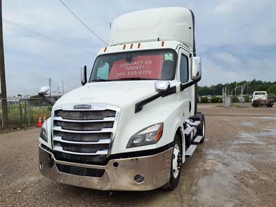 Freightliner Cascadia 126 Single Axle Day Cab Truck - 410HP, 12 Speed Automatic