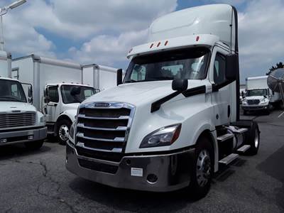 Freightliner Cascadia 126 Single Axle Day Cab Truck - 455HP, 12 Speed Automatic