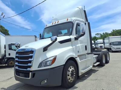 Freightliner Cascadia 126 Day Cab Truck - 455HP, 12 Speed Automatic
