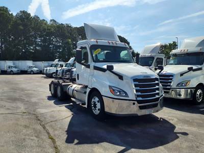 Freightliner Cascadia 126 Day Cab Truck - 455HP, 12 Speed Automatic