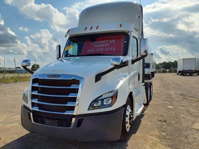 Freightliner Cascadia 126 Day Cab Truck - 455HP, 12 Speed Automatic