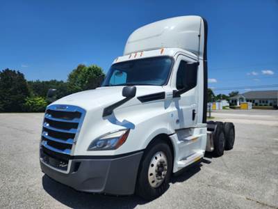 Freightliner Cascadia 126 Day Cab Truck - 400HP, 12 Speed Automatic