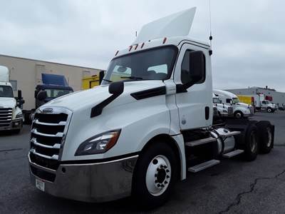 Freightliner Cascadia 126 Day Cab Truck - 450HP, 12 Speed Automatic
