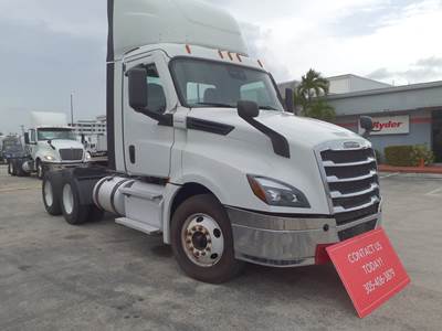 Freightliner Cascadia 126 Day Cab Truck - 450HP, 12 Speed Automatic