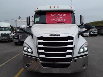 Freightliner Cascadia 126 Day Cab Truck - 505HP, 12 Speed Automatic