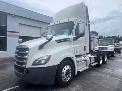 Freightliner Cascadia 126 Day Cab Truck - 450HP, 12 Speed Automatic
