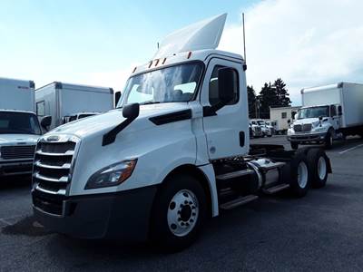 Freightliner Cascadia 126 Day Cab Truck - 450HP, 12 Speed Automatic