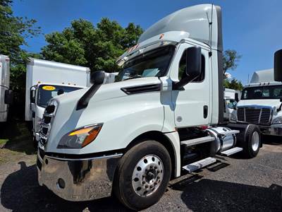 Freightliner Cascadia 126 Single Axle Day Cab Truck - 455HP, 12 Speed Automatic