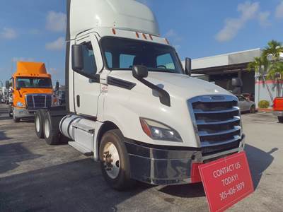 Freightliner Cascadia 126 Day Cab Truck - 450HP, 12 Speed Automatic