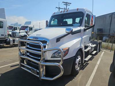 Freightliner Cascadia 126 Day Cab Truck - 450HP, 12 Speed Automatic