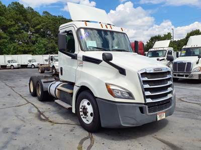 Freightliner Cascadia 126 Day Cab Truck - 450HP, 12 Speed Automatic