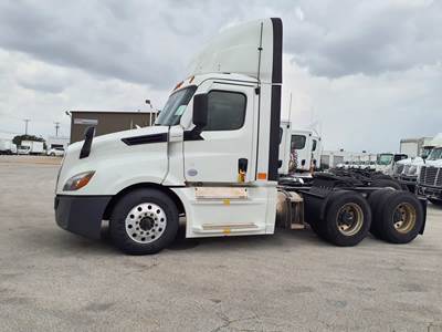 Freightliner Cascadia 126 Day Cab Truck - 400HP, 12 Speed Automatic