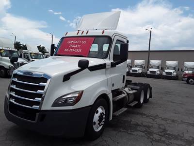Freightliner Cascadia 126 Day Cab Truck - 450HP, 12 Speed Automatic