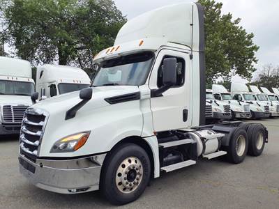 Freightliner Cascadia 126 Day Cab Truck - 505HP, 12 Speed Automatic