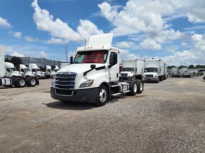 Freightliner Cascadia 126 Day Cab Truck - 450HP, 12 Speed Automatic
