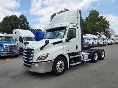 Freightliner Cascadia 126 Day Cab Truck - 455HP, 12 Speed Automatic