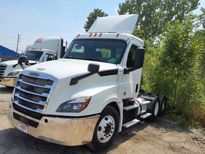 Freightliner Cascadia 126 Day Cab Truck - 450HP, 12 Speed Automatic
