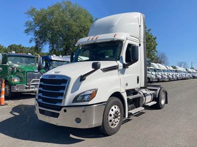 Freightliner Cascadia 126 Single Axle Day Cab Truck - 455HP, 12 Speed Automatic