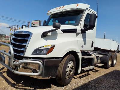 Freightliner Cascadia 126 Day Cab Truck - 450HP, 12 Speed Automatic