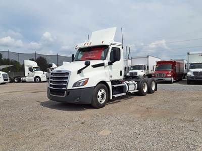 Freightliner Cascadia 126 Day Cab Truck - 450HP, 12 Speed Automatic