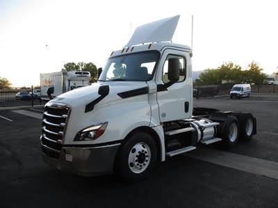 Freightliner Cascadia 126 Day Cab Truck - 455HP, 12 Speed Automatic
