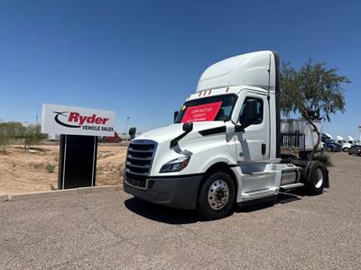 Freightliner Cascadia 126 Single Axle Day Cab Truck - 450HP, 12 Speed Automatic