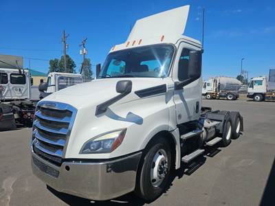 Freightliner Cascadia 126 Day Cab Truck - 455HP, 12 Speed Automatic