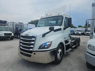 Freightliner Cascadia 126 Day Cab Truck - 450HP, 12 Speed Automatic