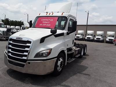 Freightliner Cascadia 126 Day Cab Truck - 450HP, 12 Speed Automatic