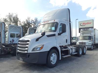 Freightliner Cascadia 126 Day Cab Truck - 450HP, 12 Speed Automatic