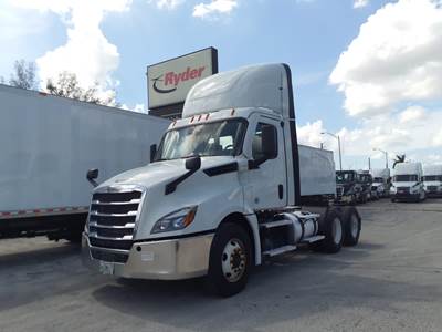 Freightliner Cascadia 126 Day Cab Truck - 450HP, 12 Speed Automatic