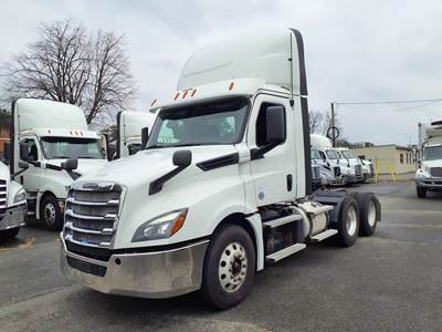 Freightliner Cascadia 126 Day Cab Truck - 505HP, 12 Speed Automatic