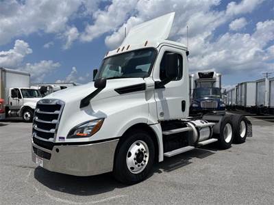 Freightliner Cascadia 126 Day Cab Truck - 450HP, 12 Speed Automatic