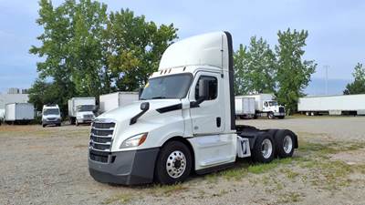 Freightliner Cascadia 126 Day Cab Truck - 400HP, 12 Speed Automatic
