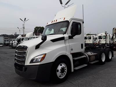Freightliner Cascadia 126 Day Cab Truck - 450HP, 12 Speed Automatic