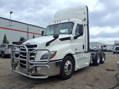 Freightliner Cascadia 126 Day Cab Truck - 455HP, 12 Speed Automatic