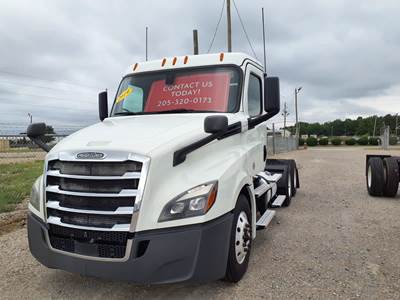 Freightliner Cascadia 126 Day Cab Truck - 455HP, 10 Speed Manual