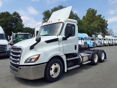 Freightliner Cascadia 126 Day Cab Truck - 450HP, 12 Speed Automatic