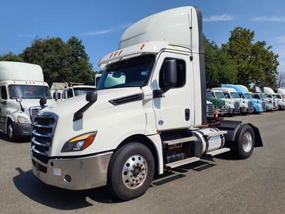 Freightliner Cascadia 126 Single Axle Day Cab Truck - 455HP, 12 Speed Automatic