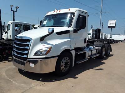 Freightliner Cascadia 126 Day Cab Truck - 450HP, 12 Speed Automatic
