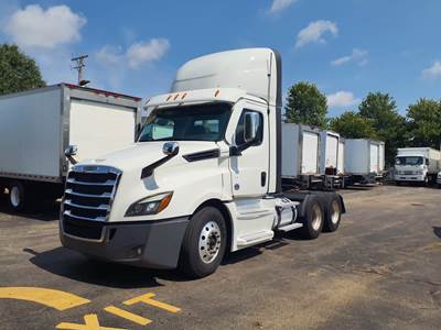 Freightliner Cascadia 126 Day Cab Truck - 455HP, 12 Speed Automatic