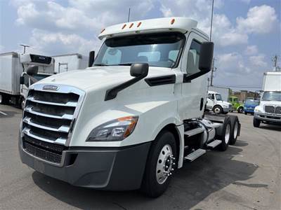 Freightliner Cascadia 126 Day Cab Truck - 455HP, 10 Speed Manual