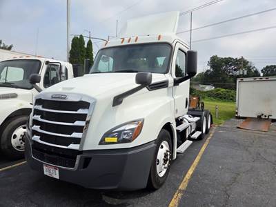 Freightliner Cascadia 126 Day Cab Truck - 450HP, 12 Speed Automatic