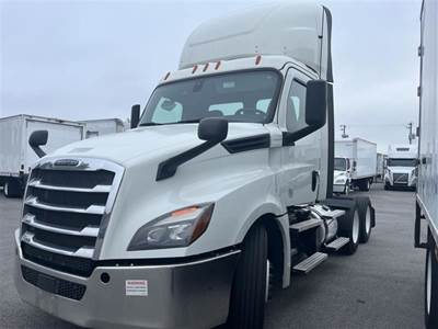 Freightliner Cascadia 126 Day Cab Truck - 450HP, 12 Speed Automatic