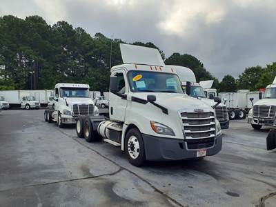 Freightliner Cascadia 126 Day Cab Truck - 450HP, 12 Speed Automatic
