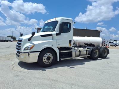 Freightliner Cascadia 126 Day Cab Truck - 450HP, 12 Speed Automatic