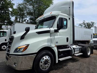 Freightliner Cascadia 126 Single Axle Day Cab Truck - 455HP, 12 Speed Automatic