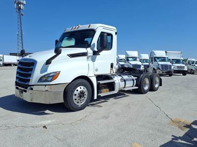Freightliner Cascadia 126 Day Cab Truck - 450HP, 12 Speed Automatic