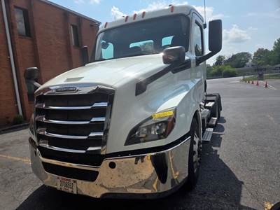 Freightliner Cascadia 126 Day Cab Truck - 450HP, 10 Speed Automatic