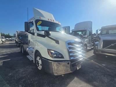 Freightliner Cascadia 126 Day Cab Truck - 455HP, 12 Speed Automatic